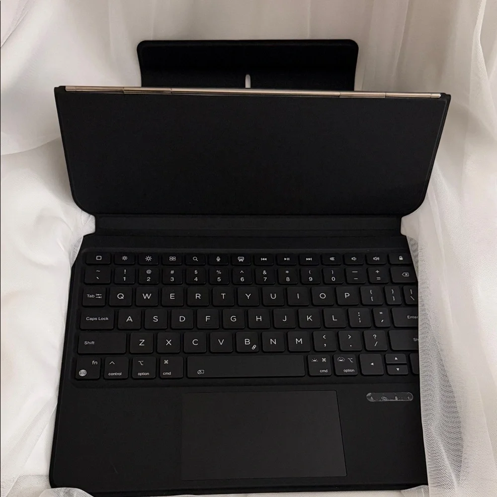 ESR IPAD CASE with Keyboard (iPad 11 Pro 1/2/3 gen)